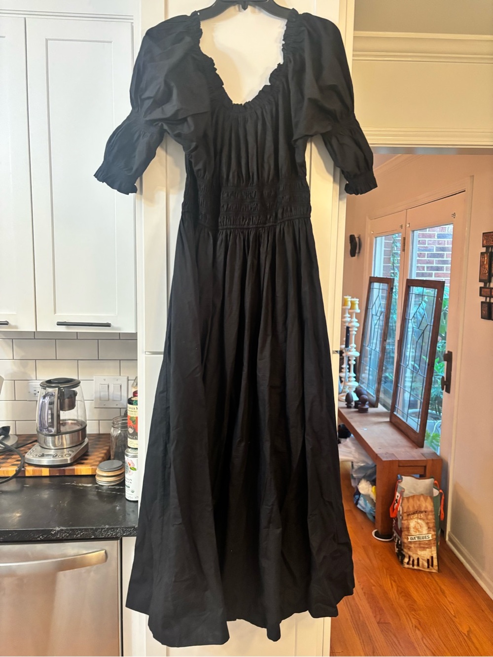 Doen Ischia shirred poplin puff sleeve midi dress in black - Picture 7 of 9